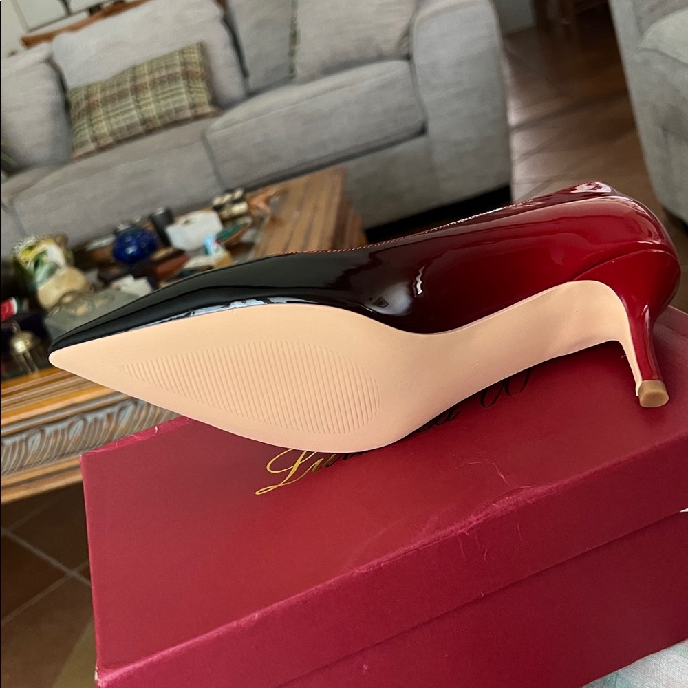 ❤️ Elegant Red and Black Patent Leather Pumps. - Picture 7 of 12